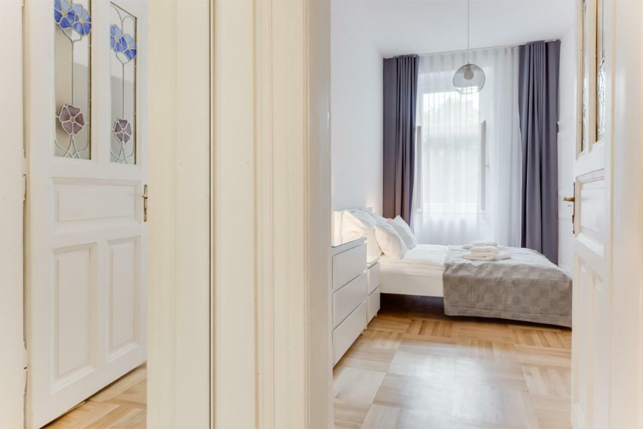 The Dancing House Residence, Two Bedroom Apartment With Balcony Near River! Prague Exterior photo