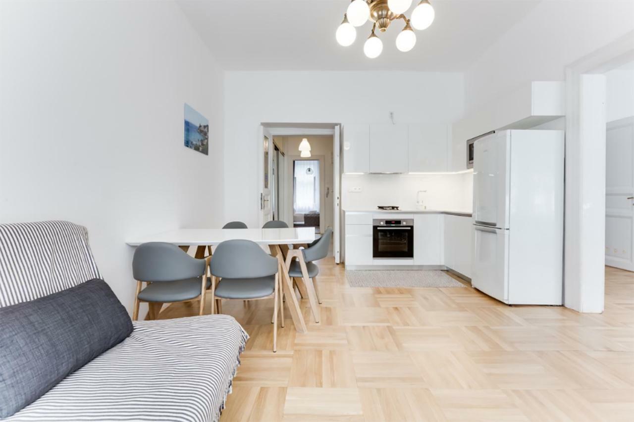 The Dancing House Residence, Two Bedroom Apartment With Balcony Near River! Prague Exterior photo