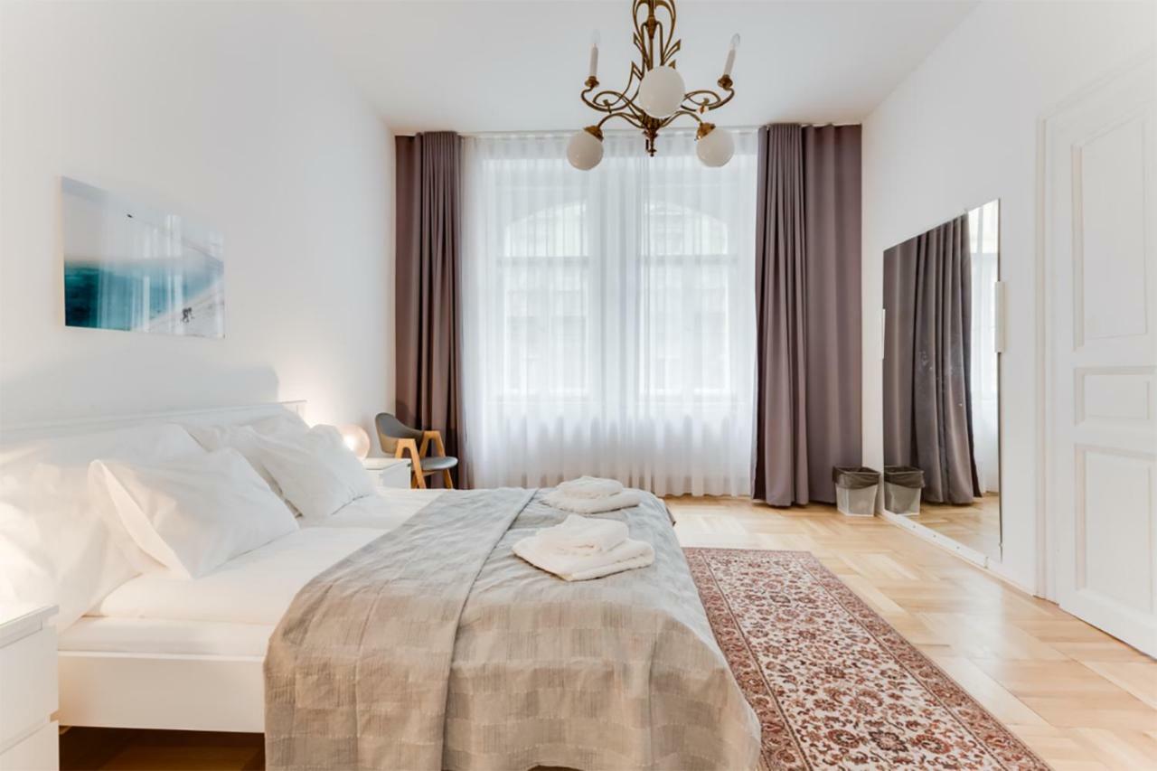 The Dancing House Residence, Two Bedroom Apartment With Balcony Near River! Prague Exterior photo