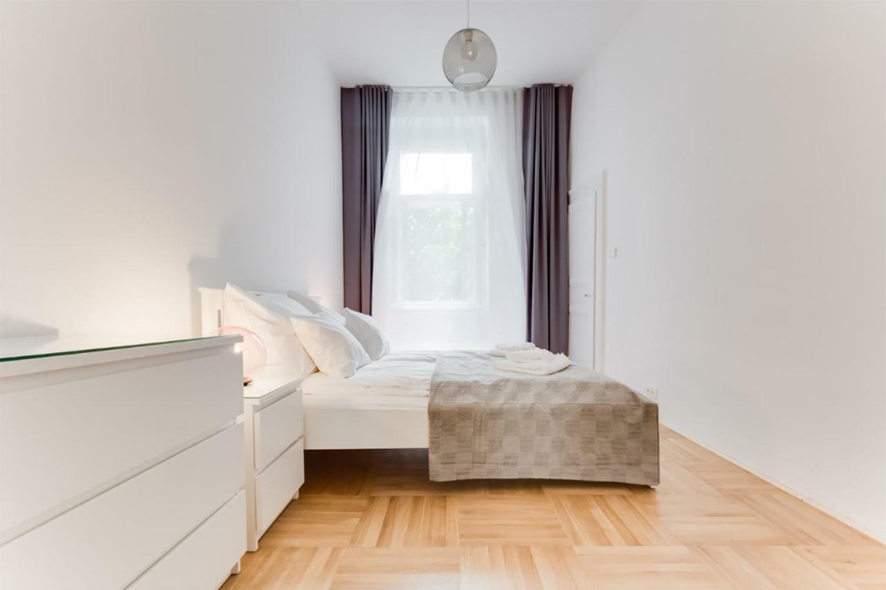 The Dancing House Residence, Two Bedroom Apartment With Balcony Near River! Prague Exterior photo